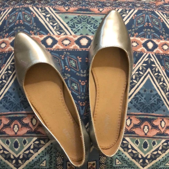 Silver pointed toe flats - Picture 2 of 3